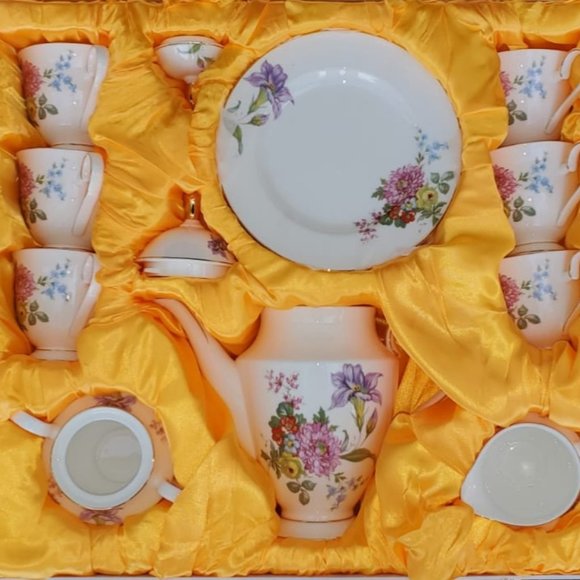Bone China Tea Set 21 Pieces - Picture 1 of 3